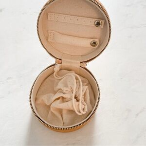 Sézane Round Jewelry Case